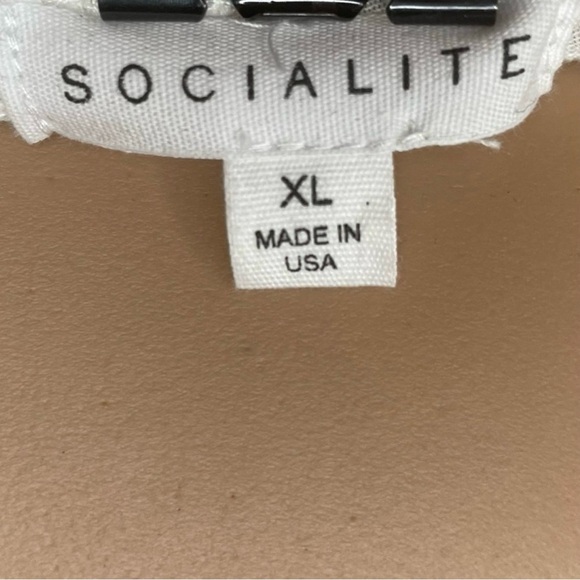 NWOT Socialite Lovely White T Shirt With Silver Rings - Picture 5 of 5